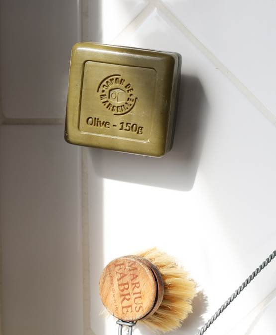 Buy the authentic 100% olive oil Marseille soap, 150g, with case - Marius Fabre