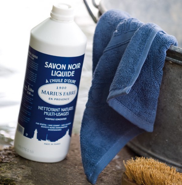 Nettoyer sa voiture, sa moto, son bateau ou son vélo avec du savon noir