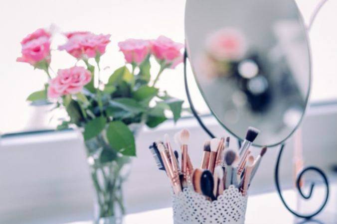 ¿Cómo limpiar las brochas de maquillaje de forma natural con jabón de Marsella?